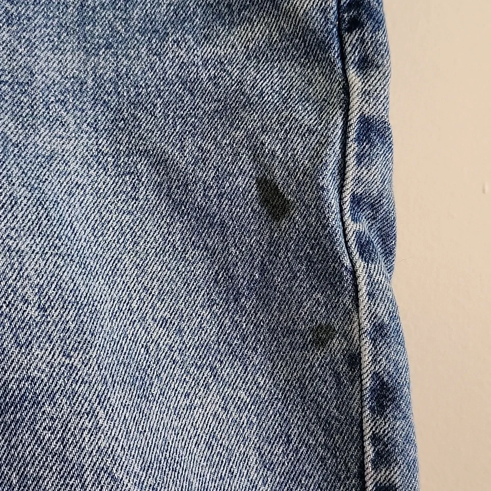 Levis 550 cotton jorts, jean shorts medium wash, mens size 36L